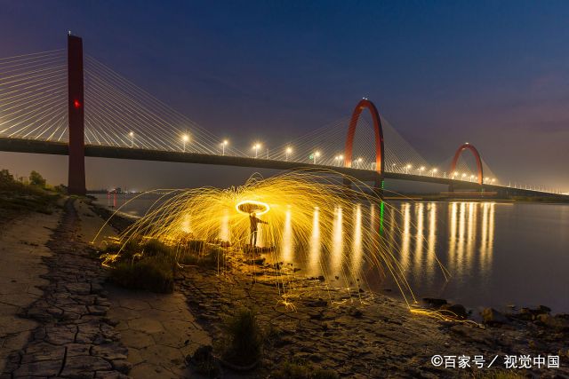 两个多月前,王德芬随丈夫从重庆来到马鞍山,投身到马鞍山大桥建设中